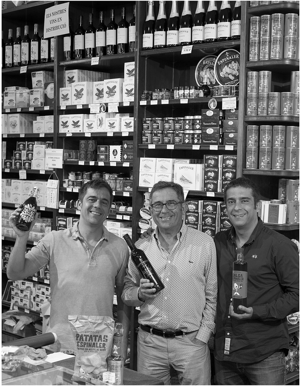 Miquel, David y Miki; 4ºy 5ª Generación de la familia Tapias en la nueva Taberna Espinaler en 2002